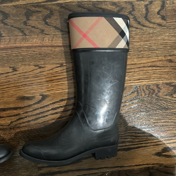 Burberry Rainboots - Picture 3 of 6
